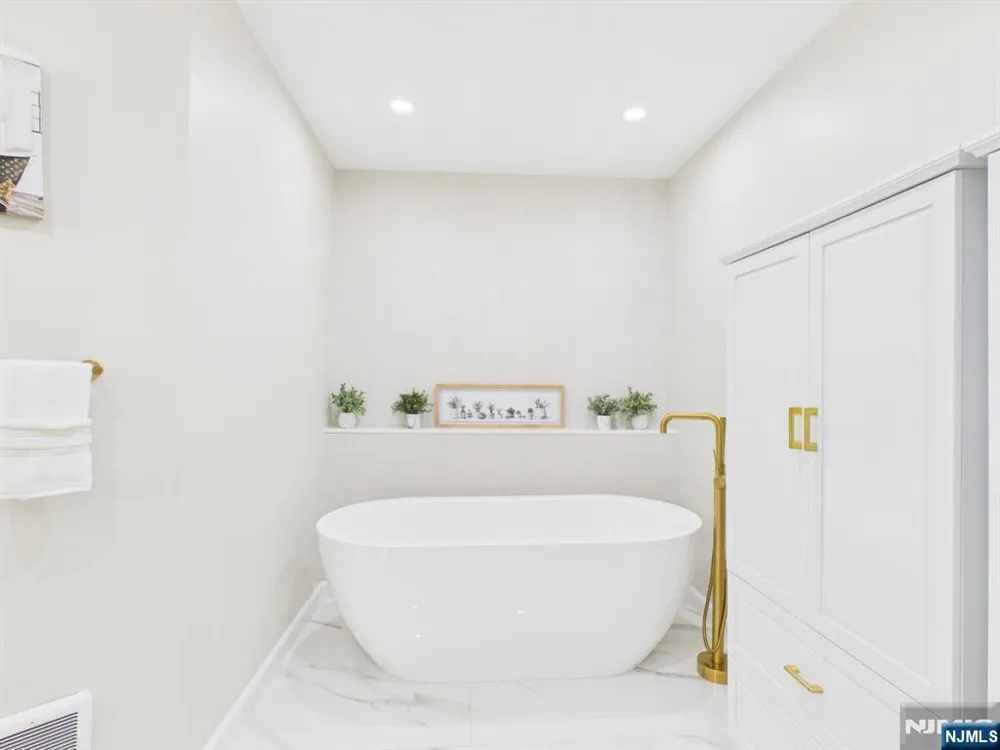 2 Normandy Court Ho-Ho-Kus, NJ 07423