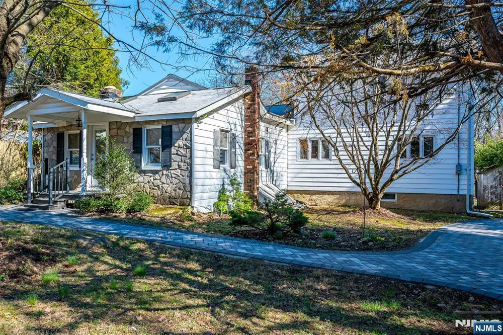 16 Sky Top Road Lebanon, NJ 07865