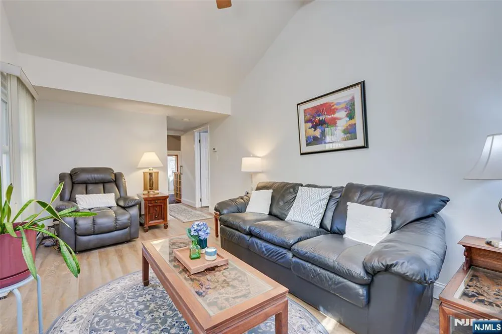 16 Sky Top Road Lebanon, NJ 07865