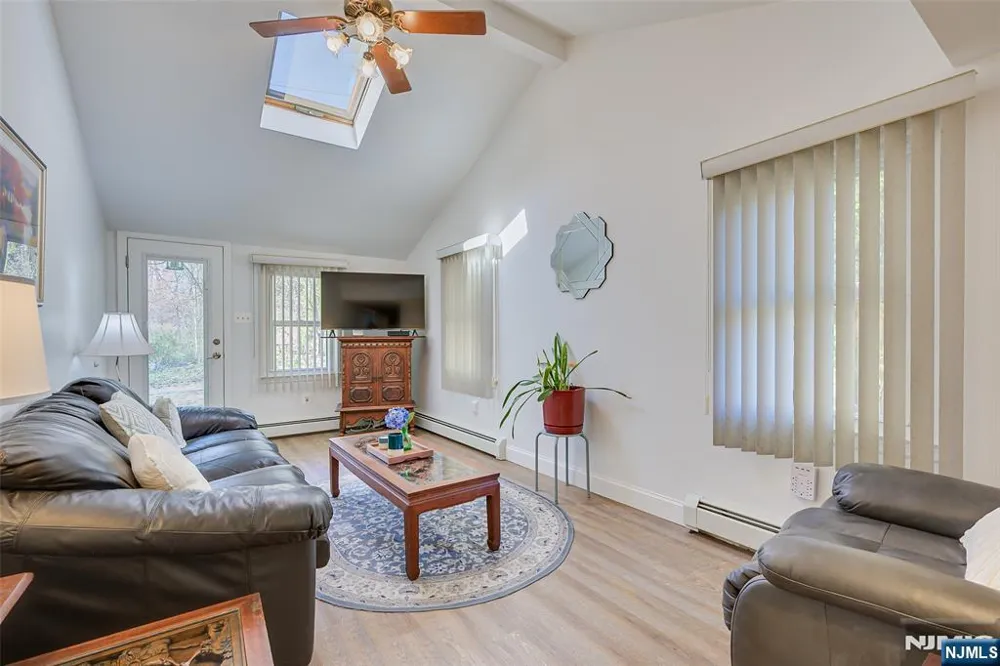 16 Sky Top Road Lebanon, NJ 07865