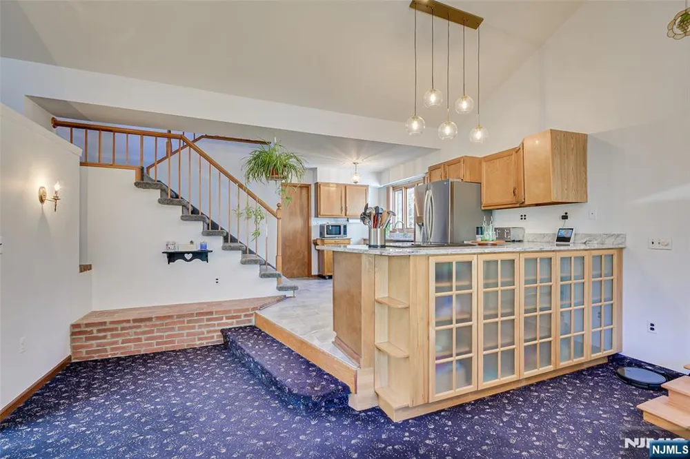 16 Sky Top Road Lebanon, NJ 07865