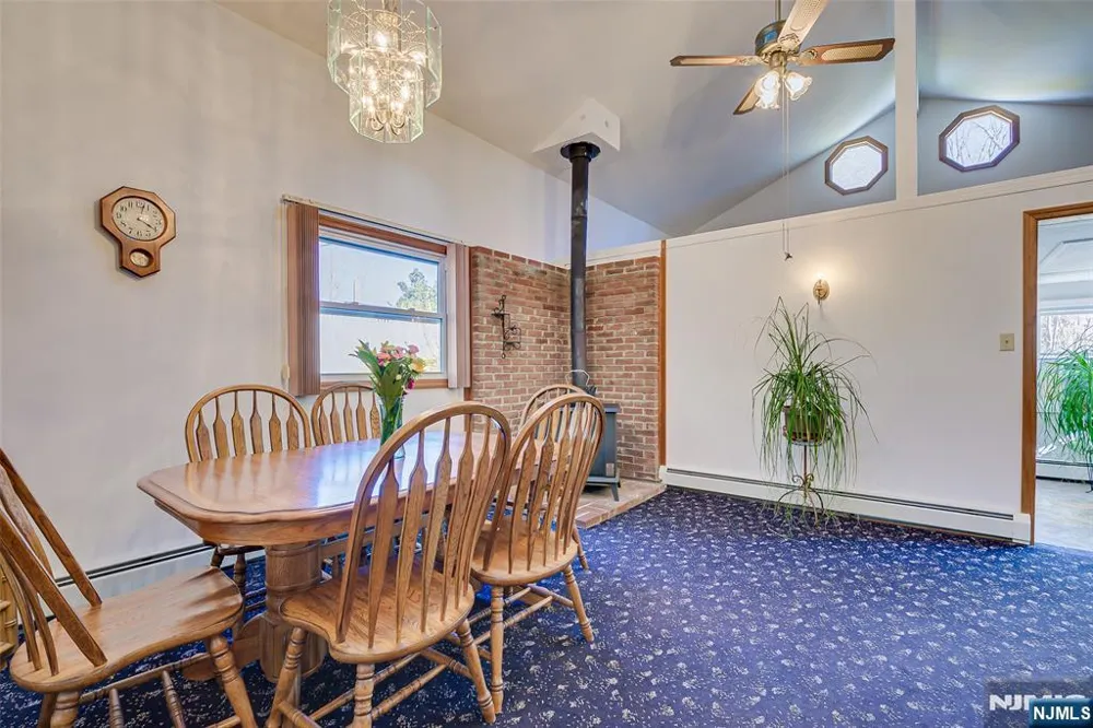 16 Sky Top Road Lebanon, NJ 07865