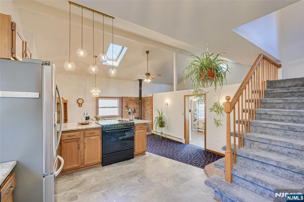 16 Sky Top Road Lebanon, NJ 07865