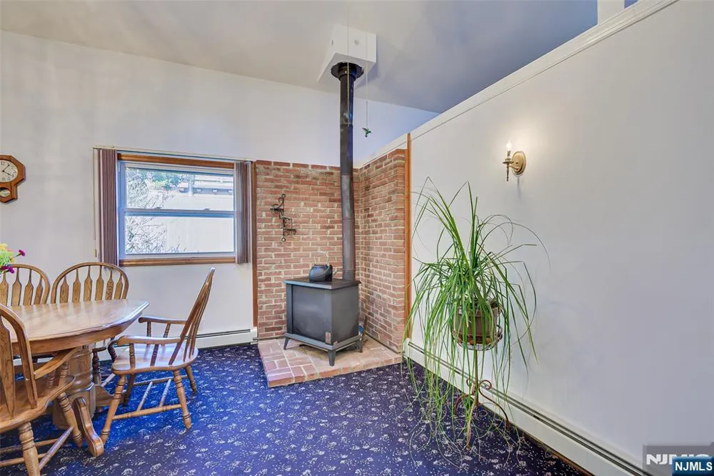 16 Sky Top Road Lebanon, NJ 07865