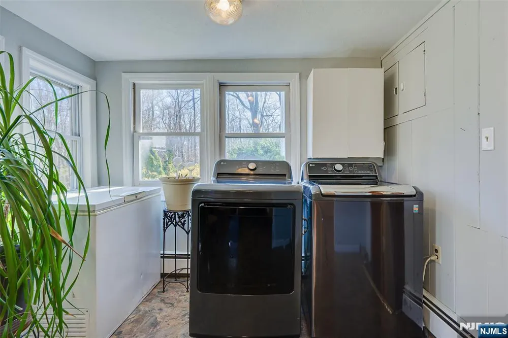16 Sky Top Road Lebanon, NJ 07865