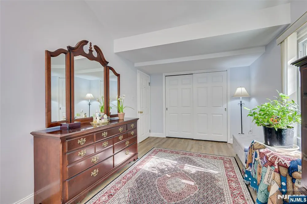 16 Sky Top Road Lebanon, NJ 07865