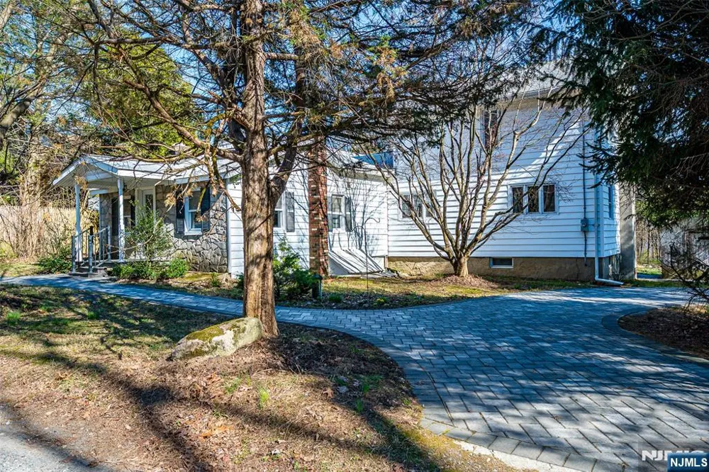 16 Sky Top Road Lebanon, NJ 07865