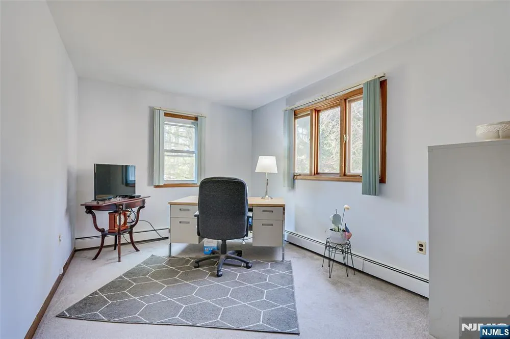 16 Sky Top Road Lebanon, NJ 07865