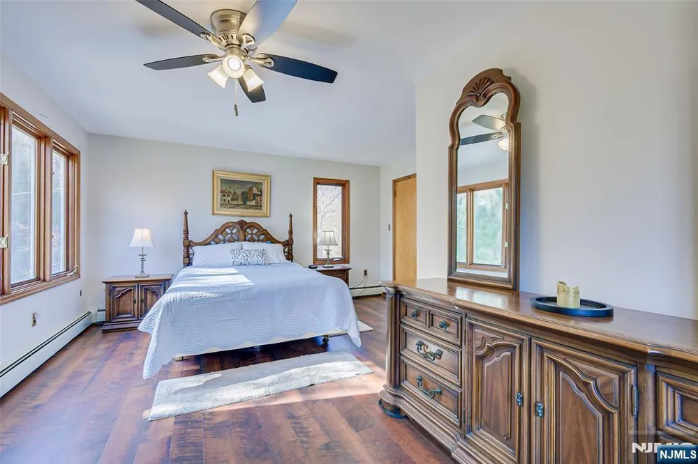 16 Sky Top Road Lebanon, NJ 07865