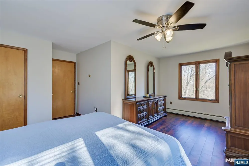 16 Sky Top Road Lebanon, NJ 07865
