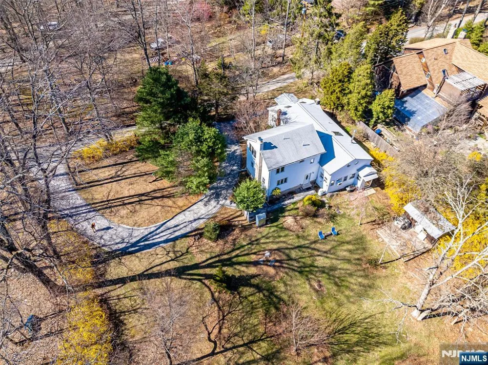 16 Sky Top Road Lebanon, NJ 07865
