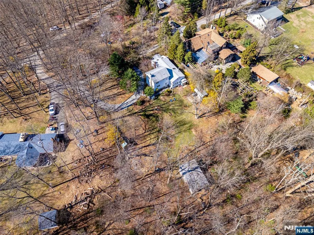 16 Sky Top Road Lebanon, NJ 07865