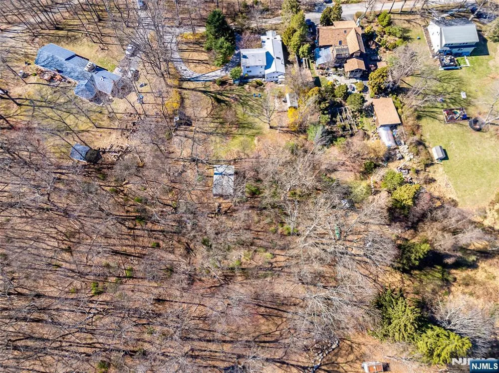 16 Sky Top Road Lebanon, NJ 07865