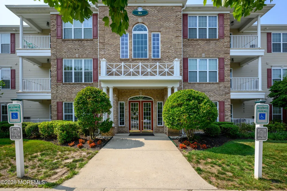 633 Sophee Lane Lakewood, NJ 08701