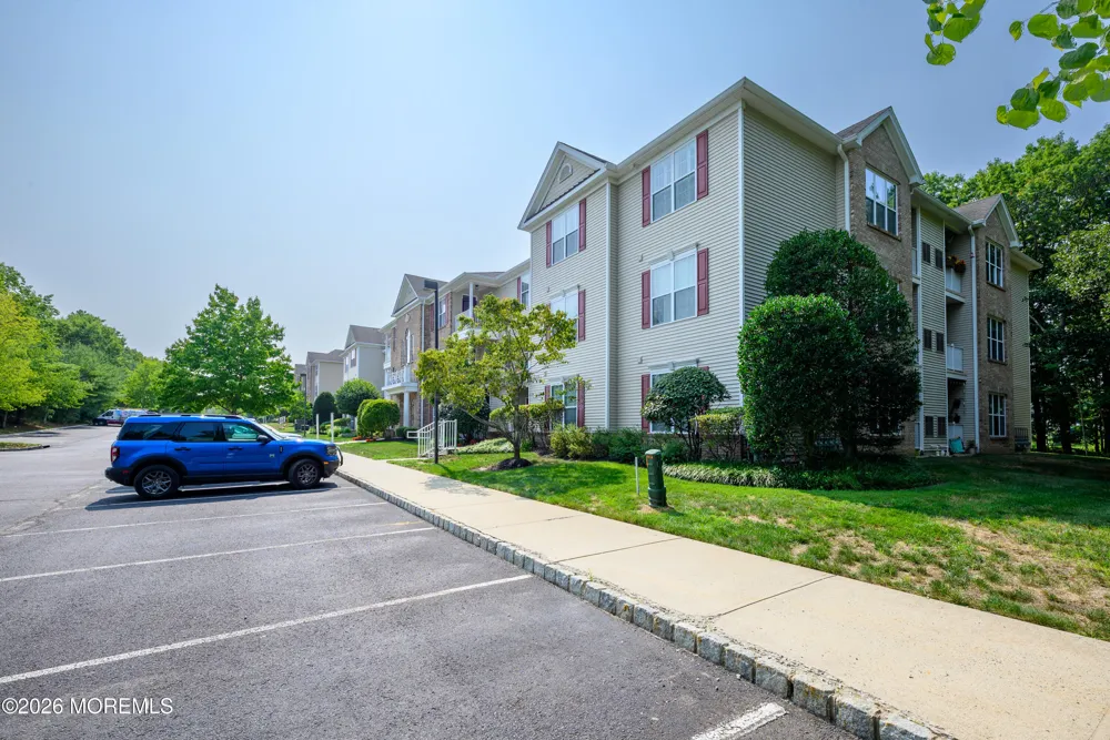 633 Sophee Lane Lakewood, NJ 08701