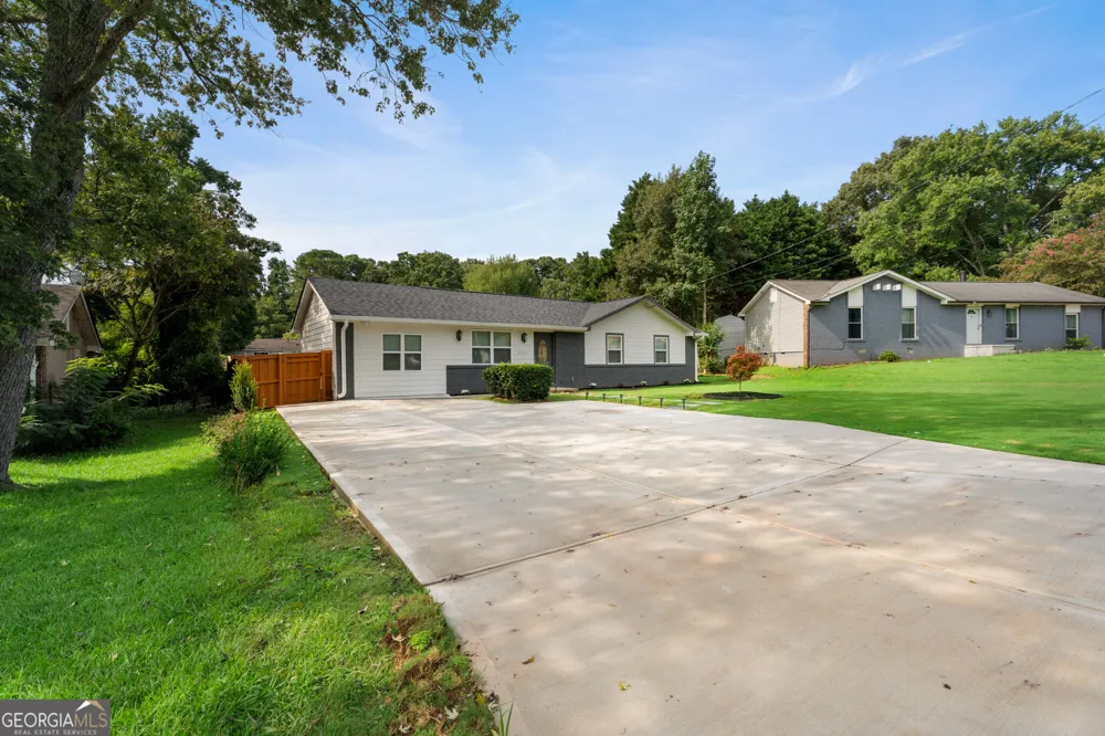 2855 Haddon DR Rex, GA 30273