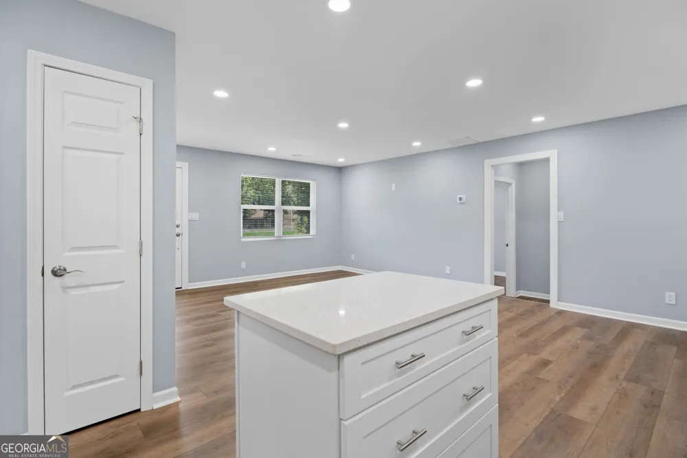 2855 Haddon DR Rex, GA 30273