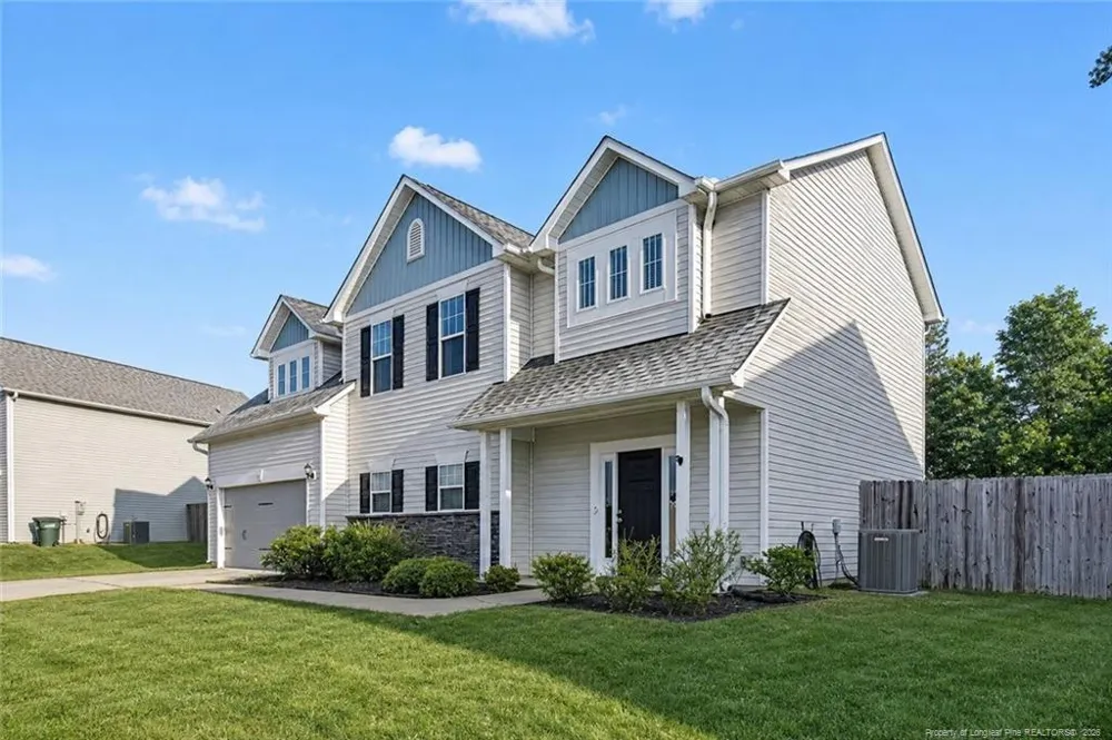 143 Ledgerbrook Lane Raeford, NC 28376
