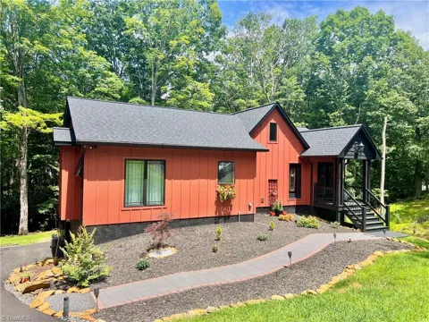 128 Hillside Lane