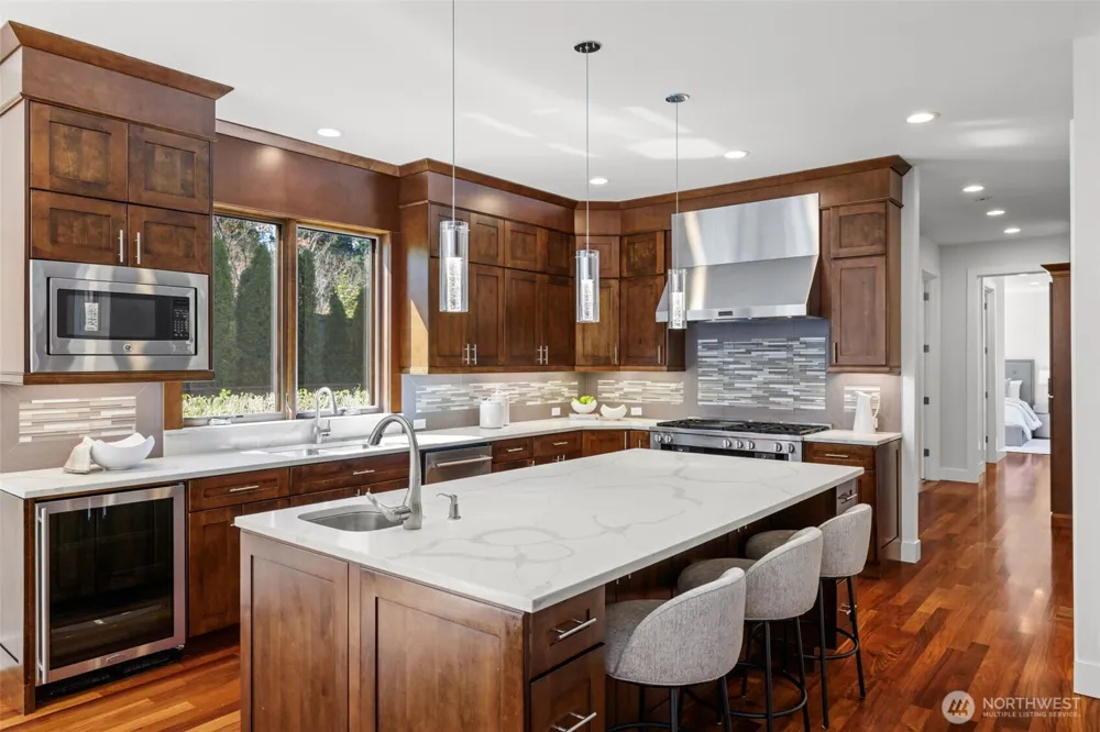10425 NE 15th Street Bellevue, WA 98004
