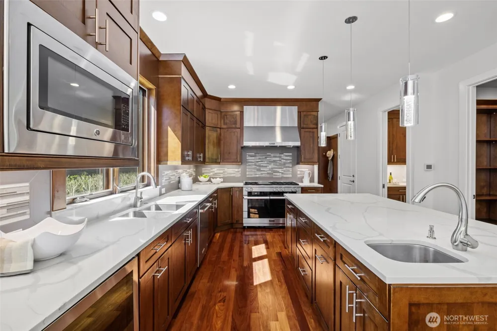 10425 NE 15th Street Bellevue, WA 98004
