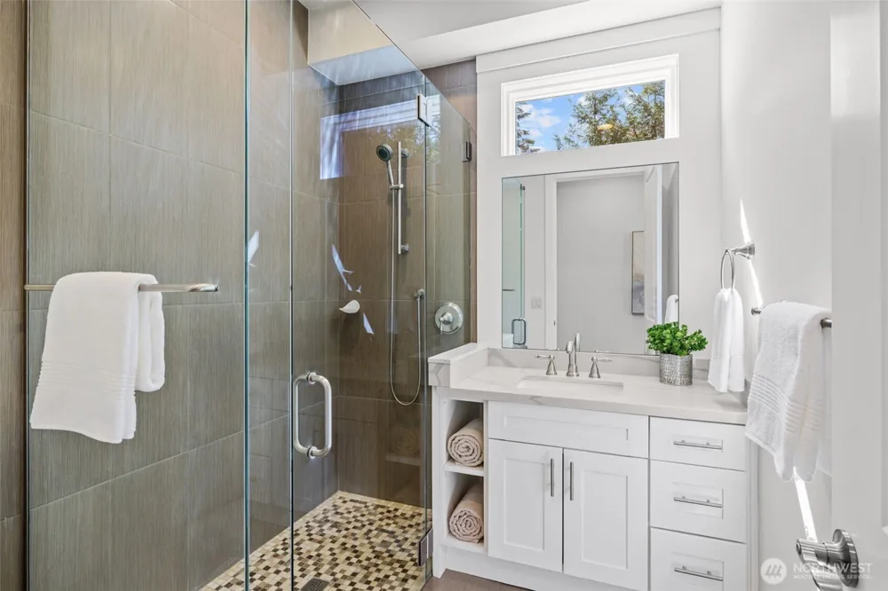 10425 NE 15th Street Bellevue, WA 98004