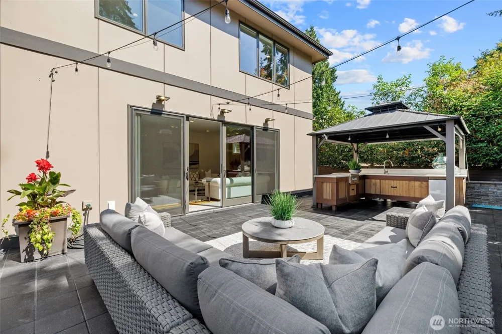 10425 NE 15th Street Bellevue, WA 98004