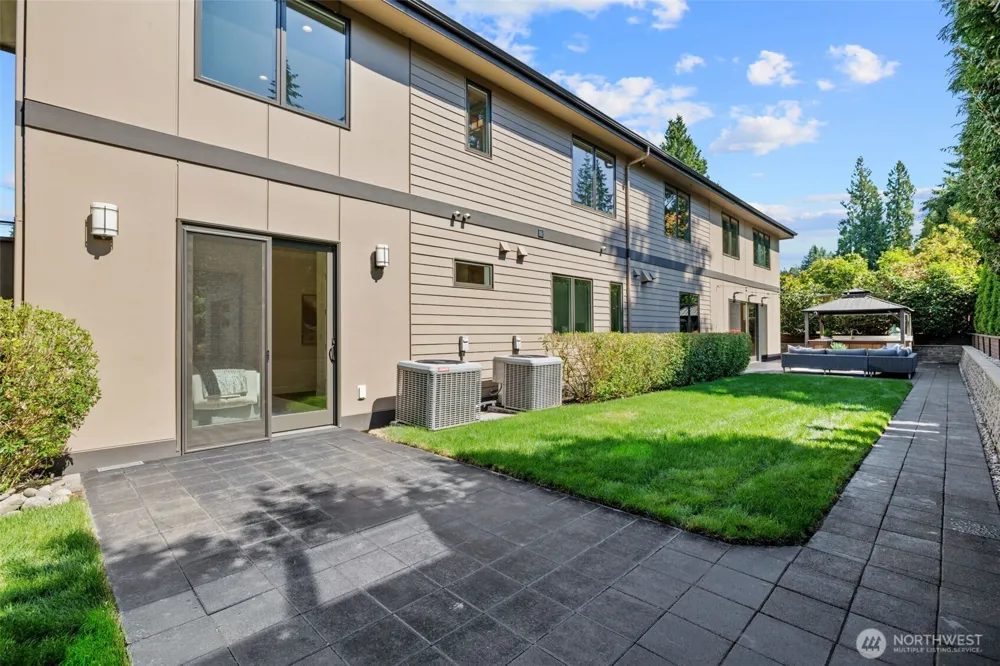 10425 NE 15th Street Bellevue, WA 98004