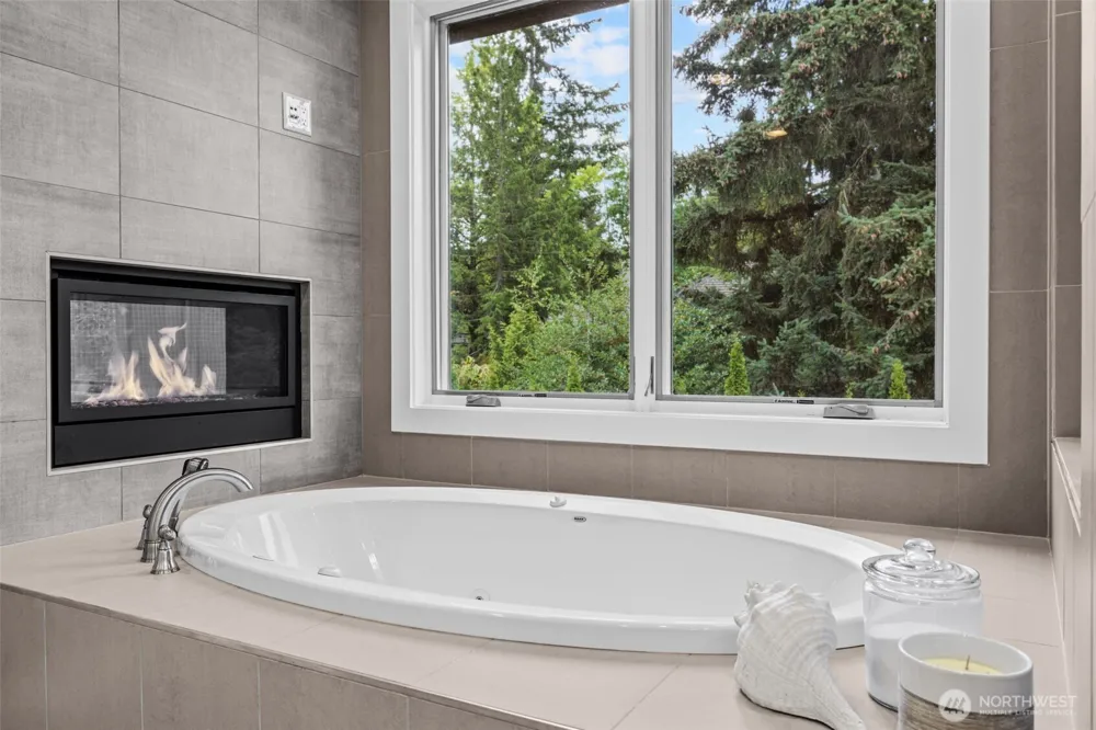 10425 NE 15th Street Bellevue, WA 98004
