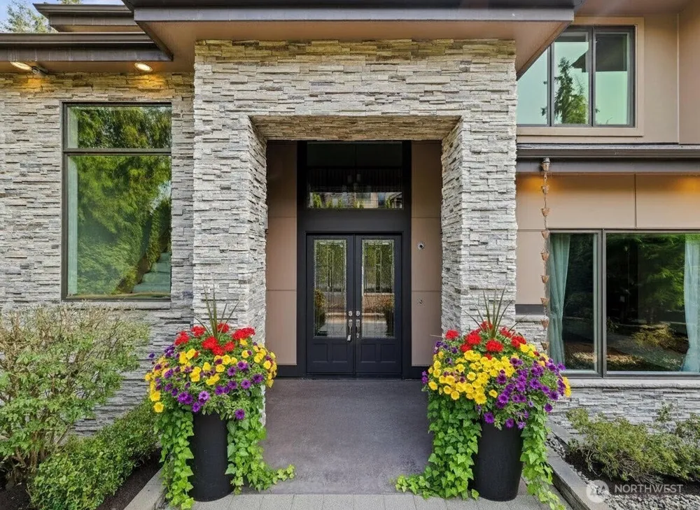 10425 NE 15th Street Bellevue, WA 98004