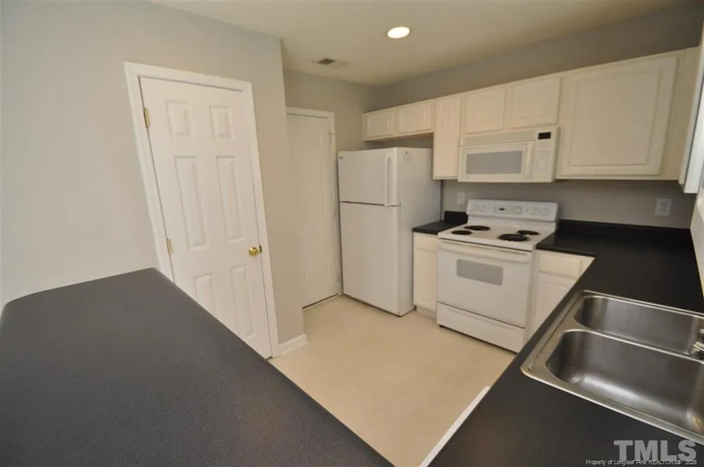5909 Rivercliff Court Raleigh, NC 27610