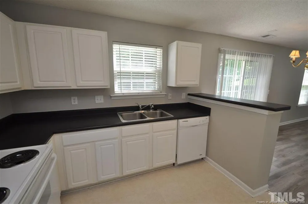 5909 Rivercliff Court Raleigh, NC 27610