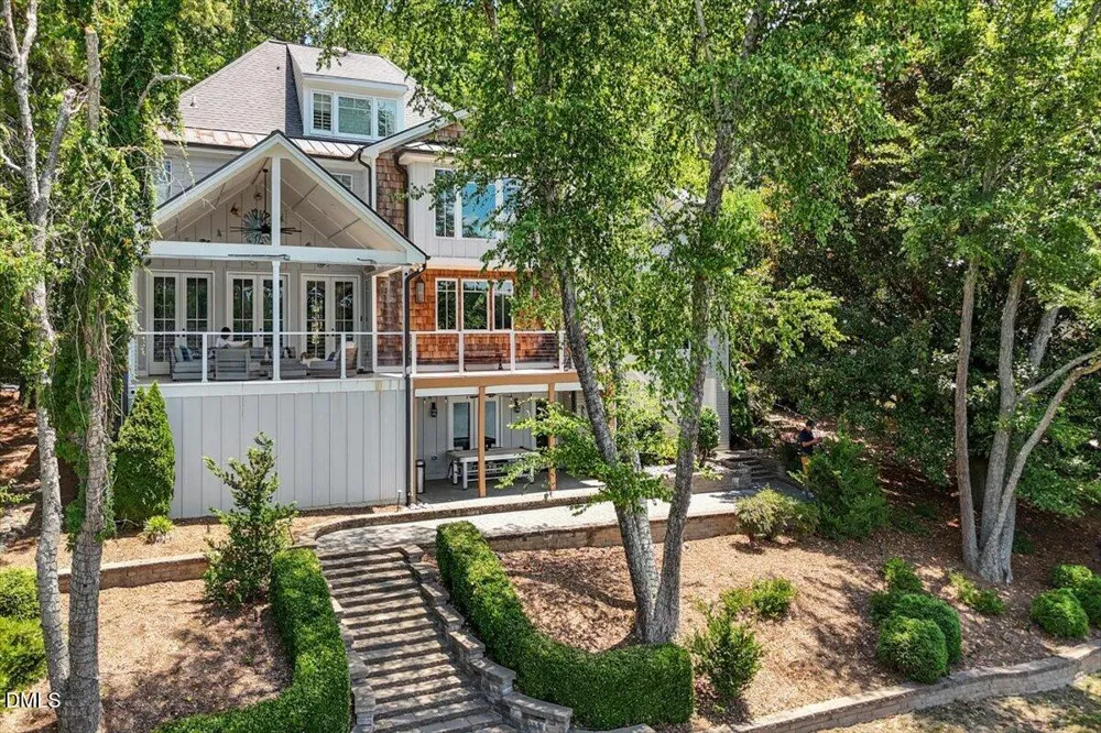150 Lochwood W Drive Cary, NC 27518