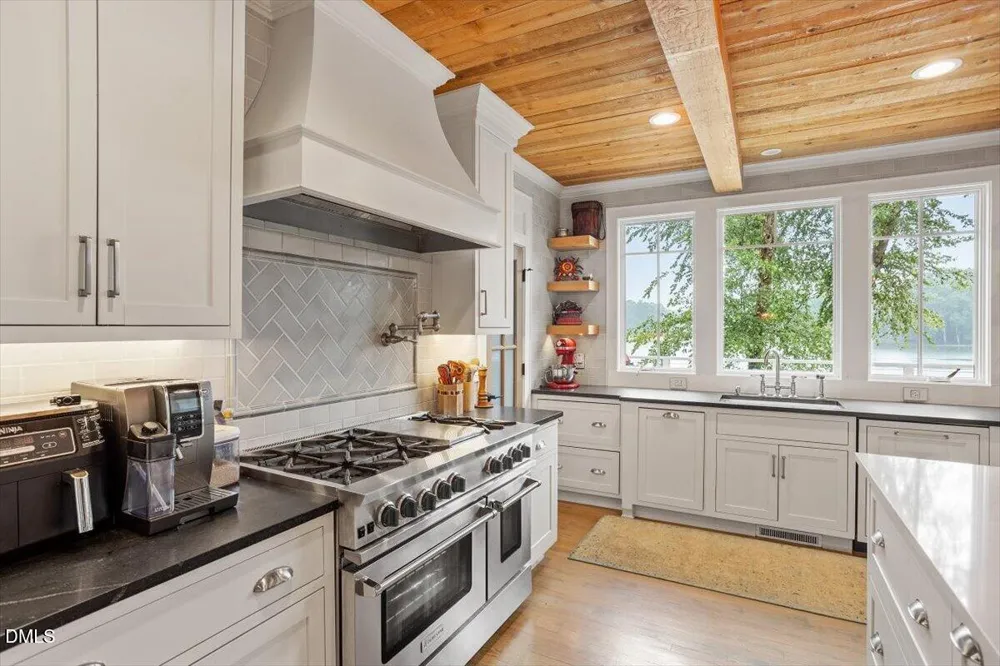 150 Lochwood W Drive Cary, NC 27518