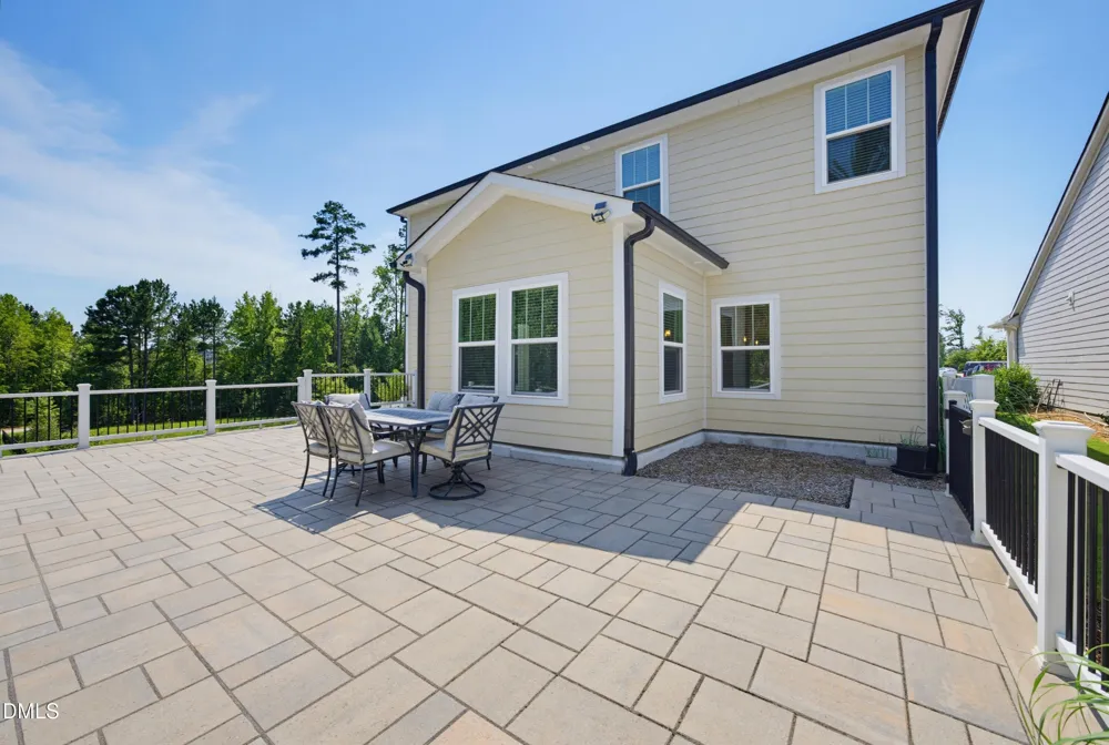537 Oaks End Drive Holly Springs, NC 27540