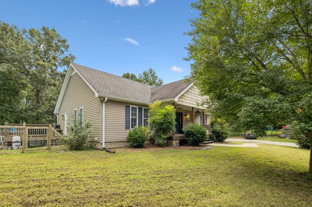 1200 Dawson Rd White Bluff, TN 37187