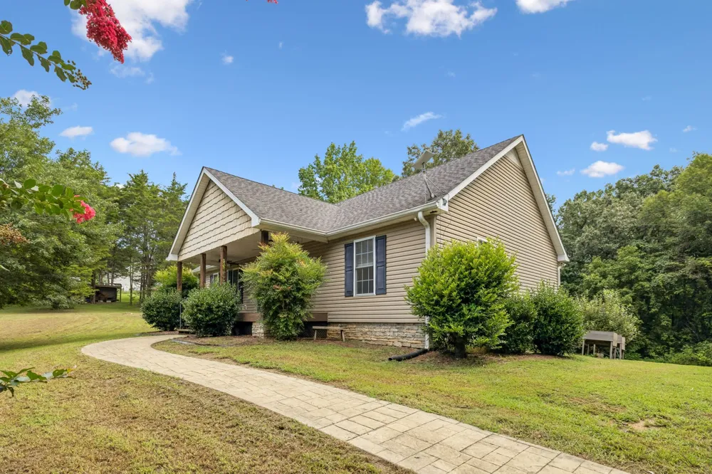 1200 Dawson Rd White Bluff, TN 37187
