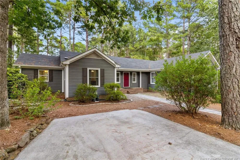 16401 Lakeshore Drive Wagram, NC 28396