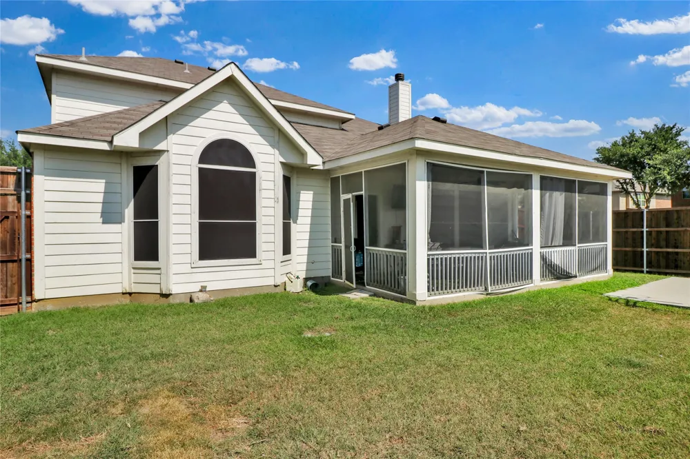 4951 Eyrie Court Grand Prairie, TX 75052