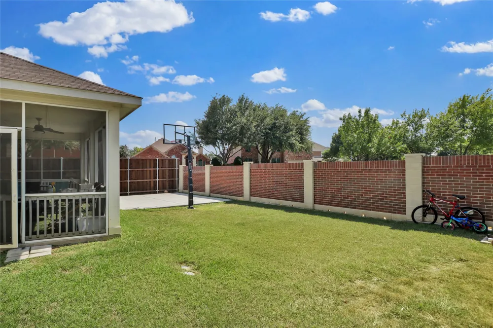 4951 Eyrie Court Grand Prairie, TX 75052