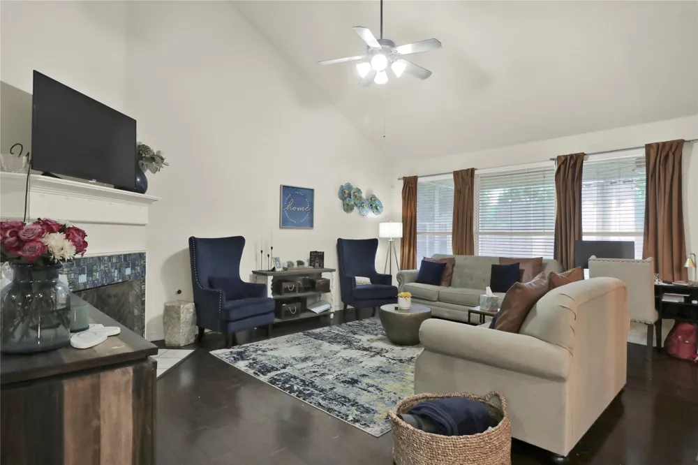 4951 Eyrie Court Grand Prairie, TX 75052