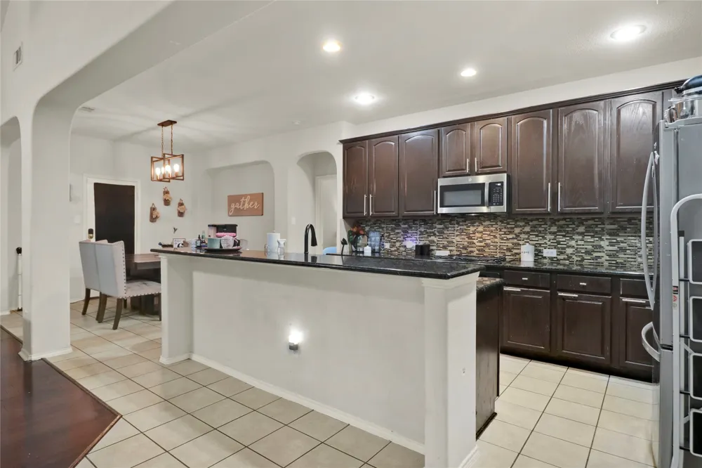 4951 Eyrie Court Grand Prairie, TX 75052
