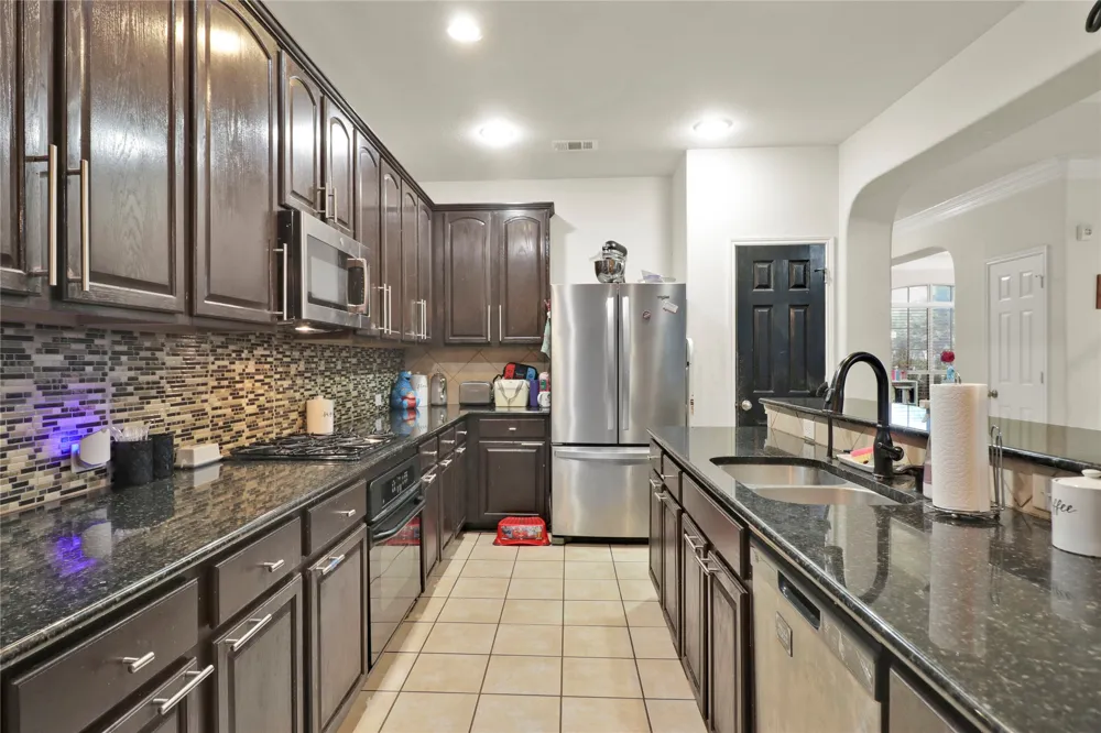 4951 Eyrie Court Grand Prairie, TX 75052