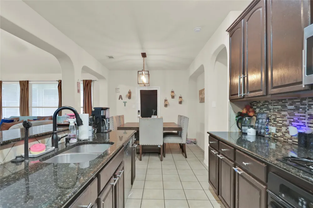 4951 Eyrie Court Grand Prairie, TX 75052