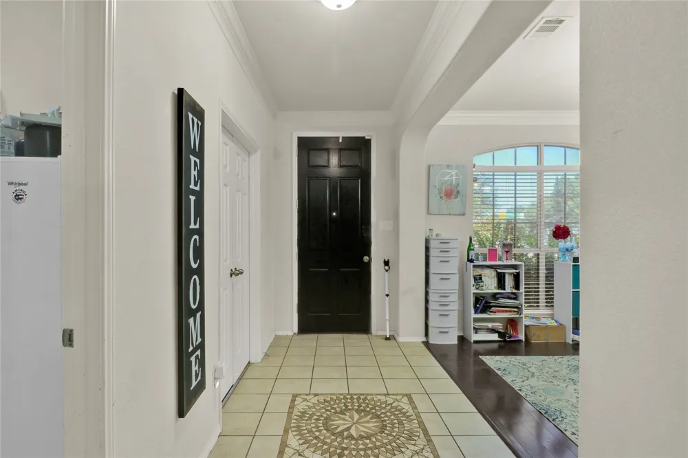 4951 Eyrie Court Grand Prairie, TX 75052
