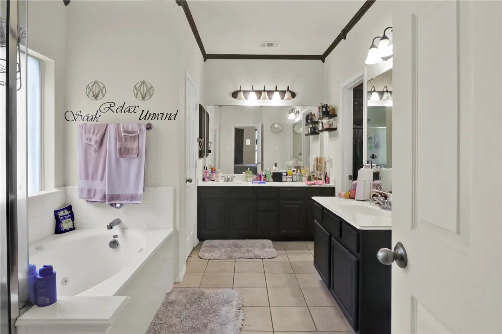 4951 Eyrie Court Grand Prairie, TX 75052