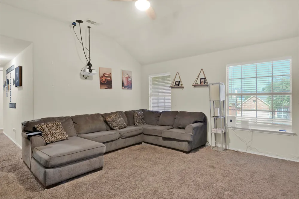 4951 Eyrie Court Grand Prairie, TX 75052