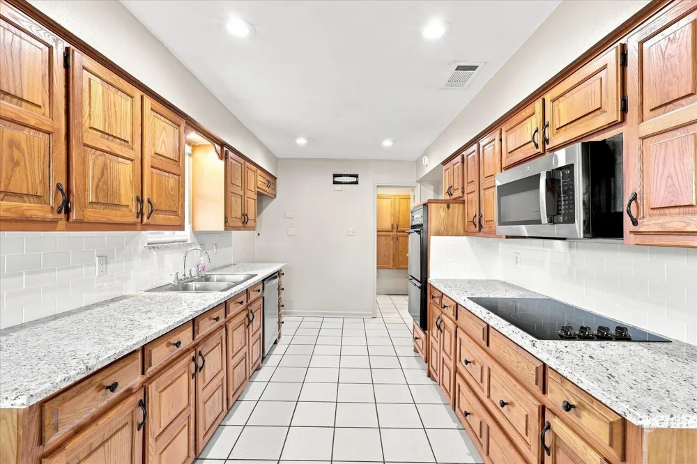 1903 Big Sky Drive Lewisville, TX 75077