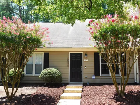 10 Crystal Oaks Court