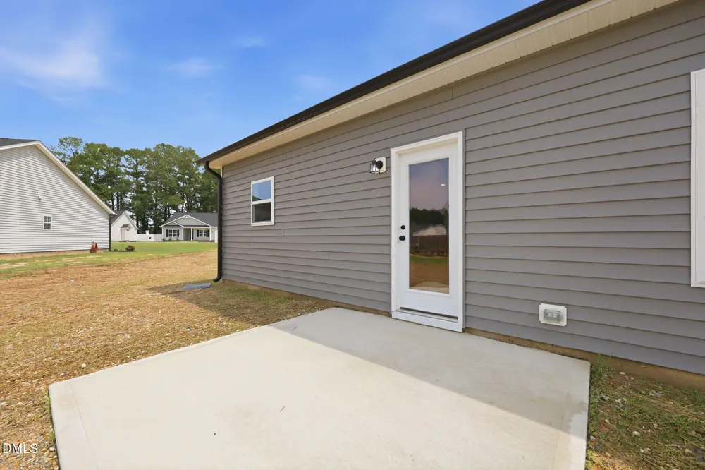 16 Loganberry Avenue Bunnlevel, NC 28323